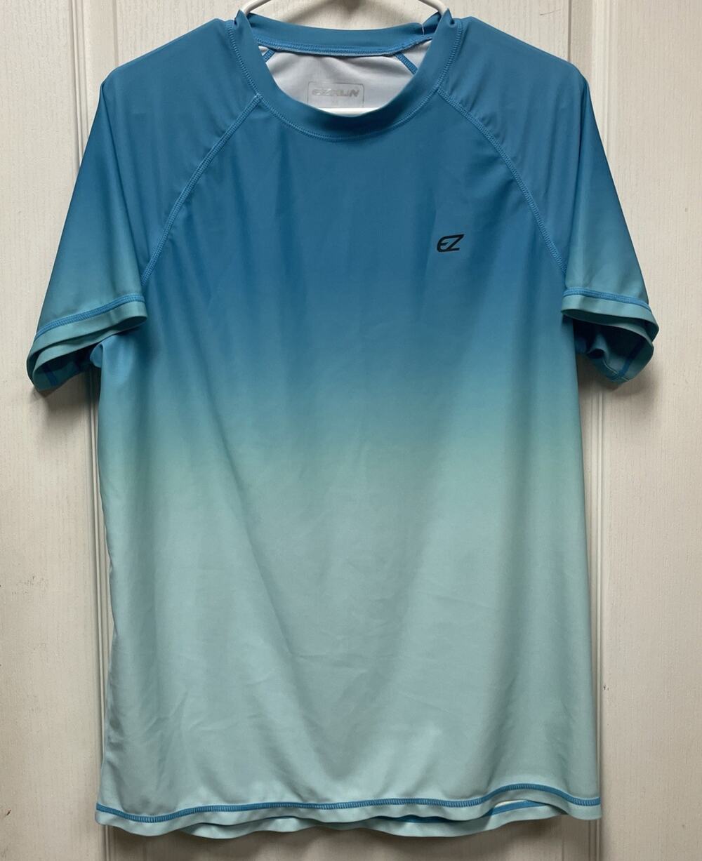EZRUN Blue Gradient Athletic Running Shirt Size M NWT